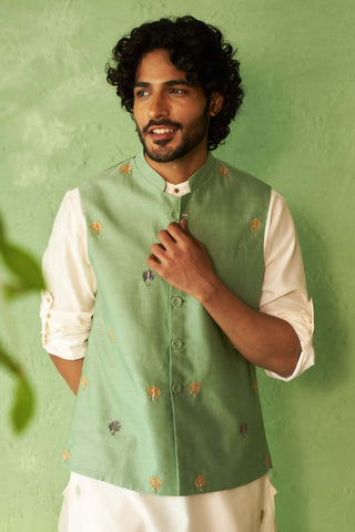 Off-white kurta and green bundi set