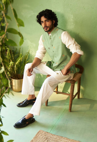 Off-white kurta and green bundi set