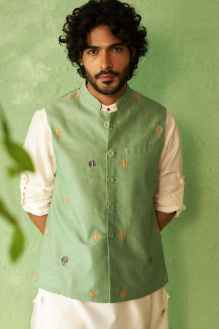 Off-white kurta and green bundi set