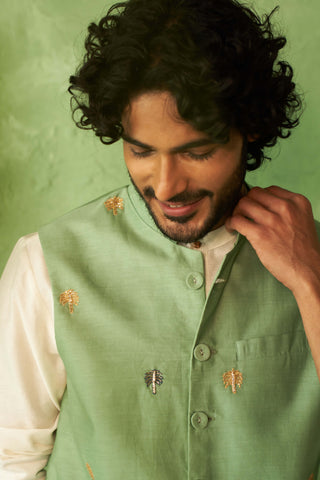 Off-white kurta and green bundi set