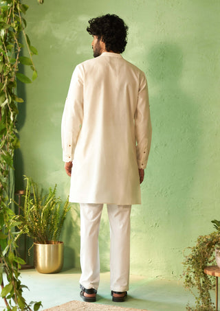 Off-white straight full sleeved kurta and pyjamas