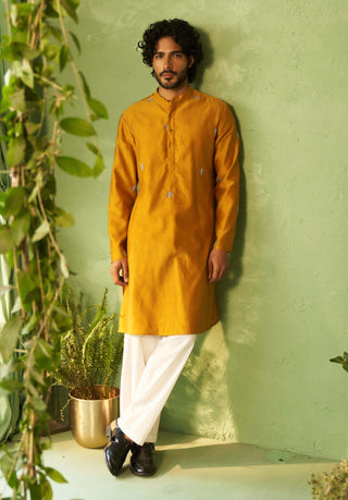 Mustard straight full sleeved kurta and pyjamas