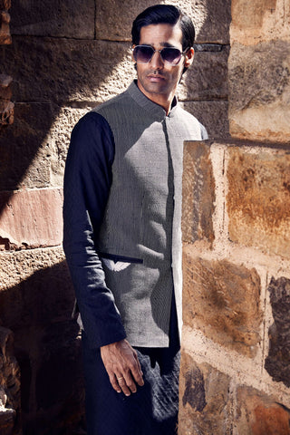 Black Double Wing Bundi And Kurta Set by Matsya Men available on Indiaspopup.com