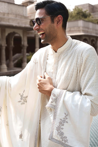 Matsya Men-Ivory Saada Handloom Kurta And Pant-INDIASPOPUP.COM