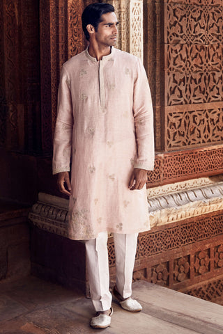 Pink Sona Patti Gulabi Linen Kurta And Pants by Matsya Men available on Indiaspopup.com