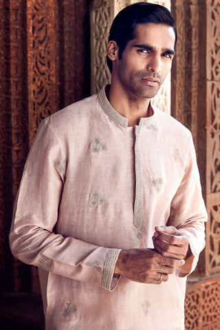 Pink Sona Patti Gulabi Linen Kurta And Pants by Matsya Men available on Indiaspopup.com