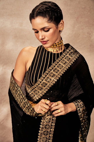 Black Potters Touch Crushed Sari And Blouse by House Of Masaba, available on Indiaspopup.com