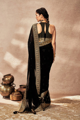 Black Potters Touch Crushed Sari And Blouse by House Of Masaba, available on Indiaspopup.com