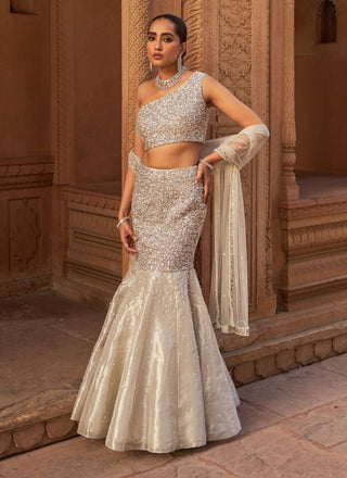 Silver Jilmil Jashnaa Lehenga Set by Nidhika Shekhar available on Indiaspopup.com