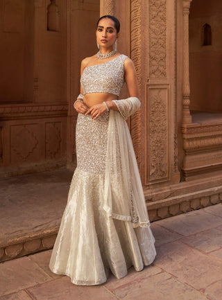 Silver Jilmil Jashnaa Lehenga Set by Nidhika Shekhar available on Indiaspopup.com