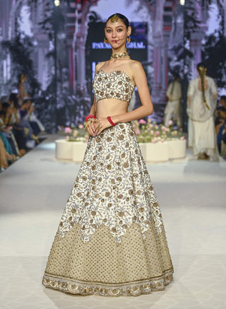 Aasma Off-White Embroidered Choli And Lehenga by Payal Singhal available on Indiaspopup