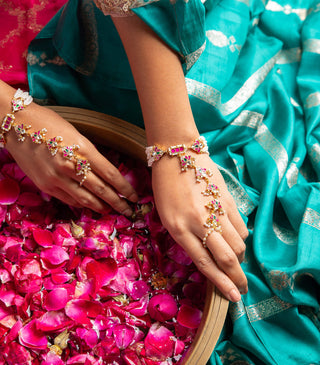 Adita Red And Green Kundan Hathphool by Preeti Mohan available on Indiaspopup.com