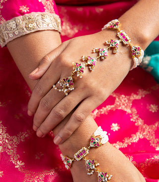 Adita Red And Green Kundan Hathphool by Preeti Mohan available on Indiaspopup.com