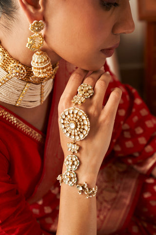 Ramhi Kundan Hathphool by Preeti Mohan available on Indiaspopup.com