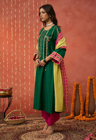 Green Yukta Embroidered Kurta Set by Shivani Bhargava available on Indiaspopup.com