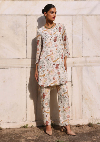 Driti Ivory Printed Tunic And Pants by Seema Thukral available on Indiaspopup.com