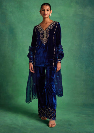 Sanya Gulati-Blue Velvet Straight Kurta Set-INDIASPOPUP.COM