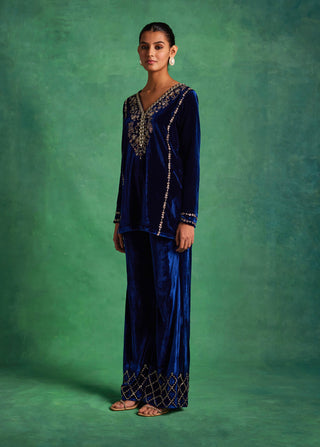 Sanya Gulati-Blue Velvet Straight Kurta Set-INDIASPOPUP.COM