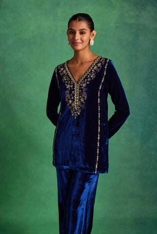 Sanya Gulati-Blue Velvet Straight Kurta Set-INDIASPOPUP.COM