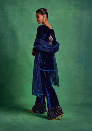 Sanya Gulati-Blue Velvet Straight Kurta Set-INDIASPOPUP.COM