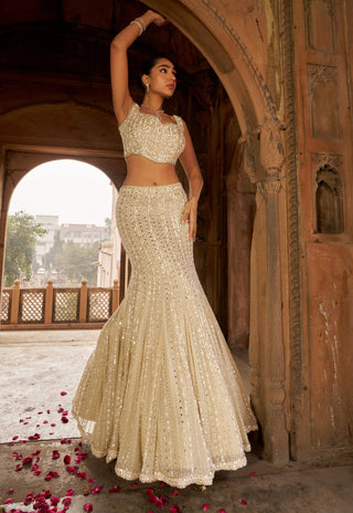 Golden Jashna-E-Dill Lehenga Set by Nidhika Shekhar available on Indiaspopup.com