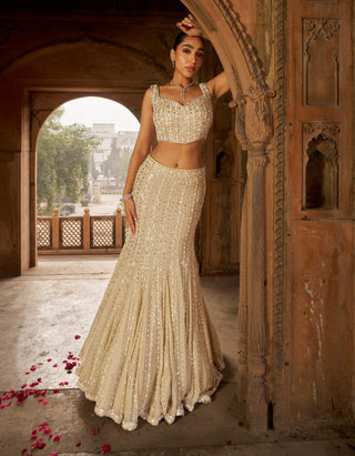 Golden Jashna-E-Dill Lehenga Set by Nidhika Shekhar available on Indiaspopup.com