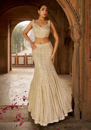 Golden Jashna-E-Dill Lehenga Set by Nidhika Shekhar available on Indiaspopup.com