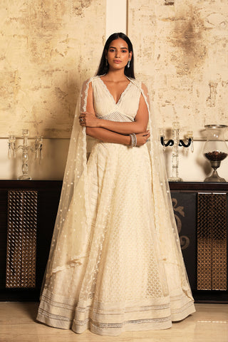 Niharika Kamani-Ivory Lehenga Set & Dupatta-INDIASPOPUP.COM