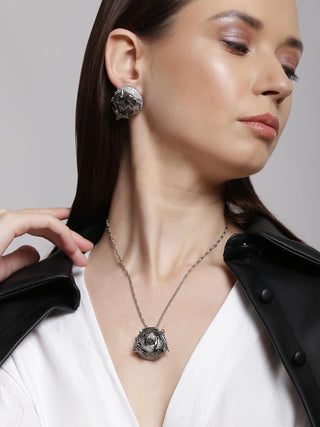 Outhouse-Oh V Crystalline Lyra Studs-INDIASPOPUP.COM