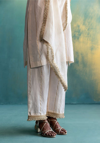 Shivani Bhargava-Cream Straight Silk Kurta Set-INDIASPOPUP.COM