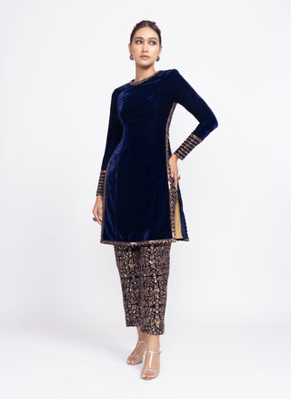Vvani By Vani Vats-Navy Blue Velvet Kurta Set-INDIASPOPUP.COM