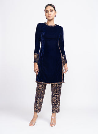 Vvani By Vani Vats-Navy Blue Velvet Kurta Set-INDIASPOPUP.COM