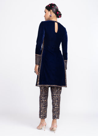 Vvani By Vani Vats-Navy Blue Velvet Kurta Set-INDIASPOPUP.COM