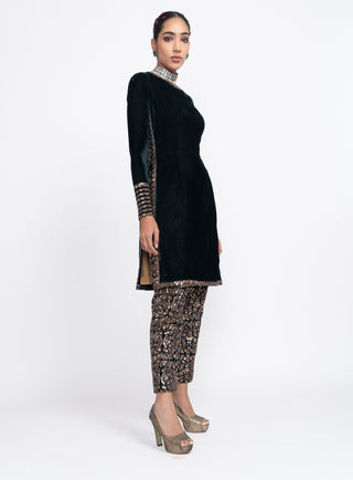 Vvani By Vani Vats-Green Velvet Kurta Set-INDIASPOPUP.COM