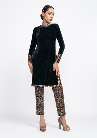 Vvani By Vani Vats-Green Velvet Kurta Set-INDIASPOPUP.COM