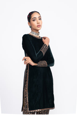 Vvani By Vani Vats-Green Velvet Kurta Set-INDIASPOPUP.COM