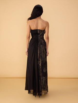 Avril black dress
