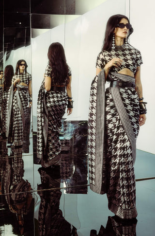 Black And Silver Gerum Sari With Unstitched Blouse Piece by Ekaya available on Indiaspopup.com