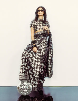 Black And Silver Gerum Sari With Unstitched Blouse Piece by Ekaya available on Indiaspopup.com