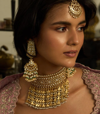 Azha gold plated kundan choker