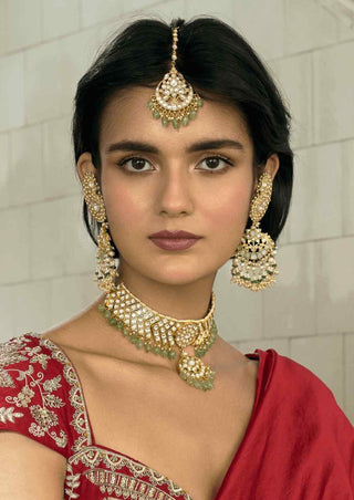 Parushi mint kundan chandbali