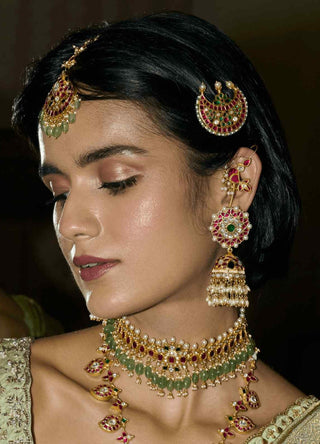 Tarannum red&green kundan choker