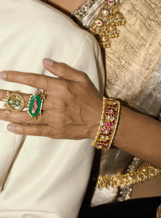 Chaitvi red green kundan bangles