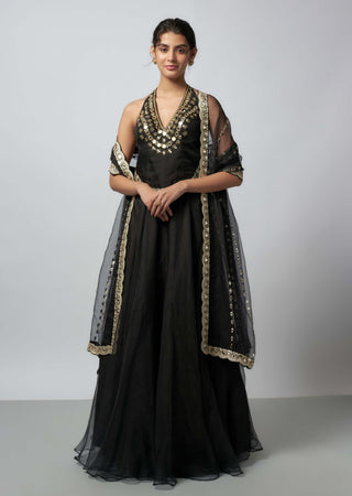 Aashreen Black Lehenga Set by Gopi Vaid available on Indiaspopup