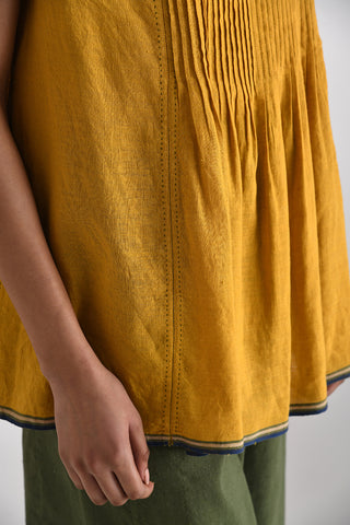 Arbrito mustard pleated top