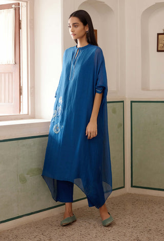 Sapphire Applique Kurta And Pants by Vaayu, available on Indiaspopup.com