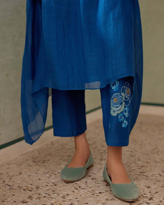 Sapphire Applique Kurta And Pants by Vaayu, available on Indiaspopup.com