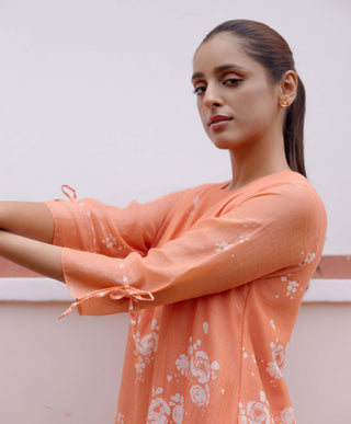 Tangerine Printed Kurta And Pants by Vaayu, available on Indiaspopup.com