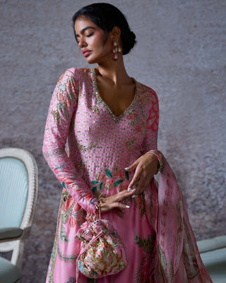 Subah Embroidered Kurta And Dupatta by Mahima Mahajan, available on Indiaspopup.com