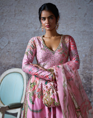 Subah Embroidered Kurta And Dupatta by Mahima Mahajan, available on Indiaspopup.com